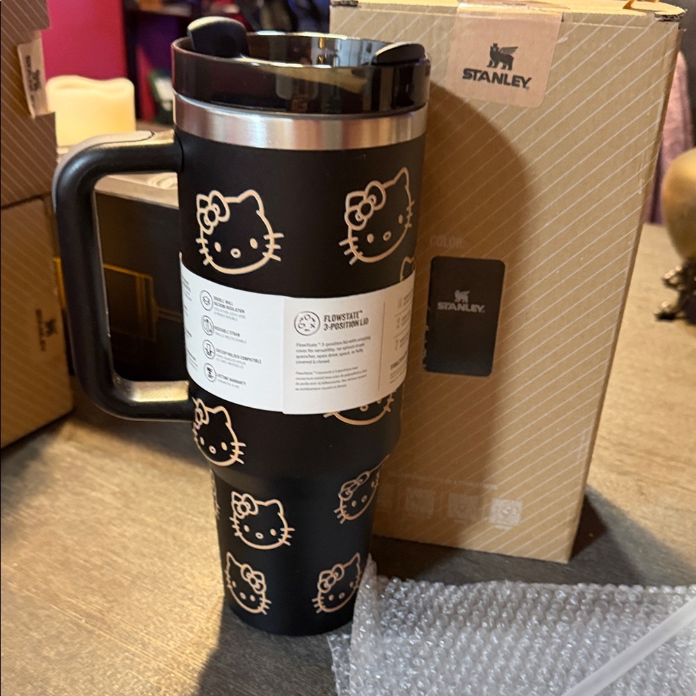 Stanley Black Hello Kitty Quencher Tumbler - Picture 4 of 7